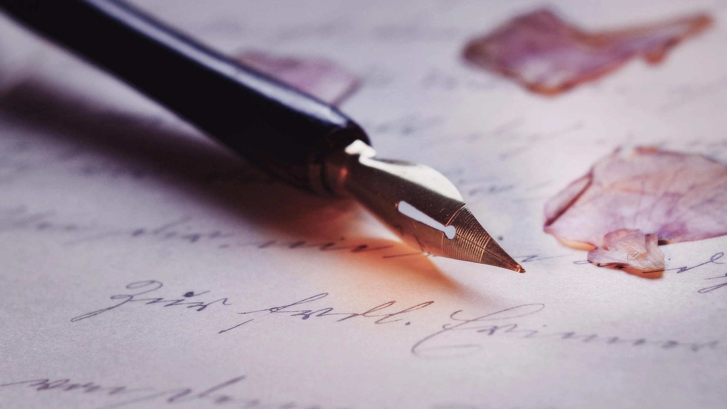 Fountain pen resting on a handwritten page.
