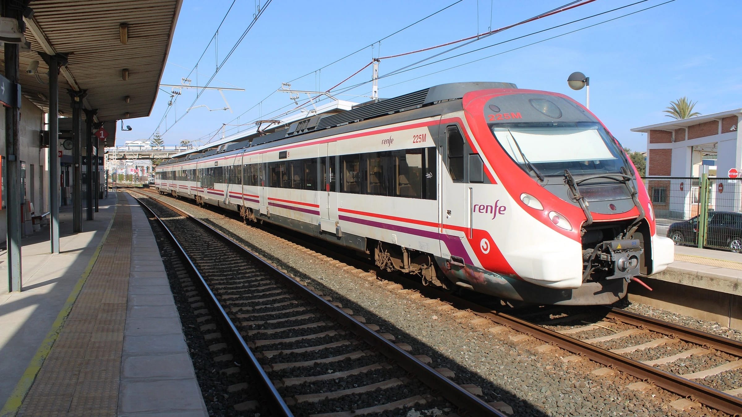 Passenger train at a railway platform in Cádiz.