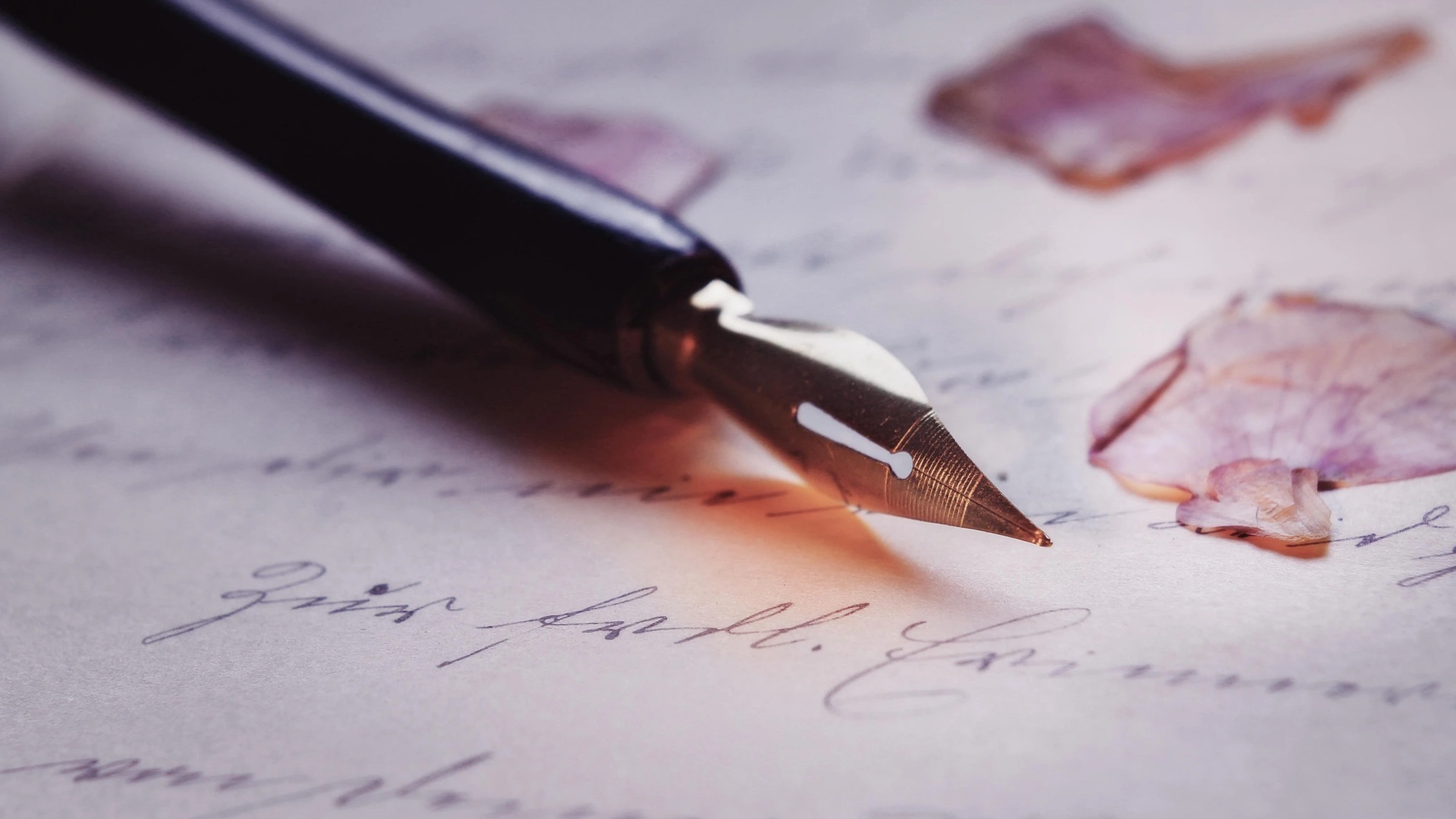 Fountain pen resting on a handwritten page.