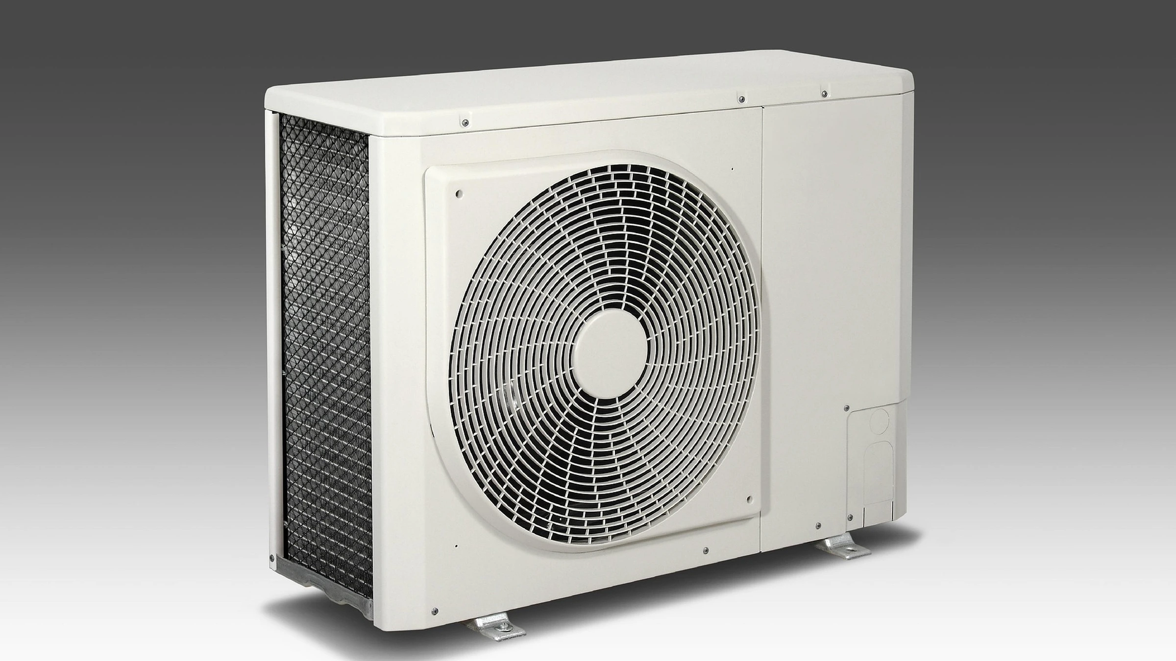 Outdoor condenser unit with a large fan